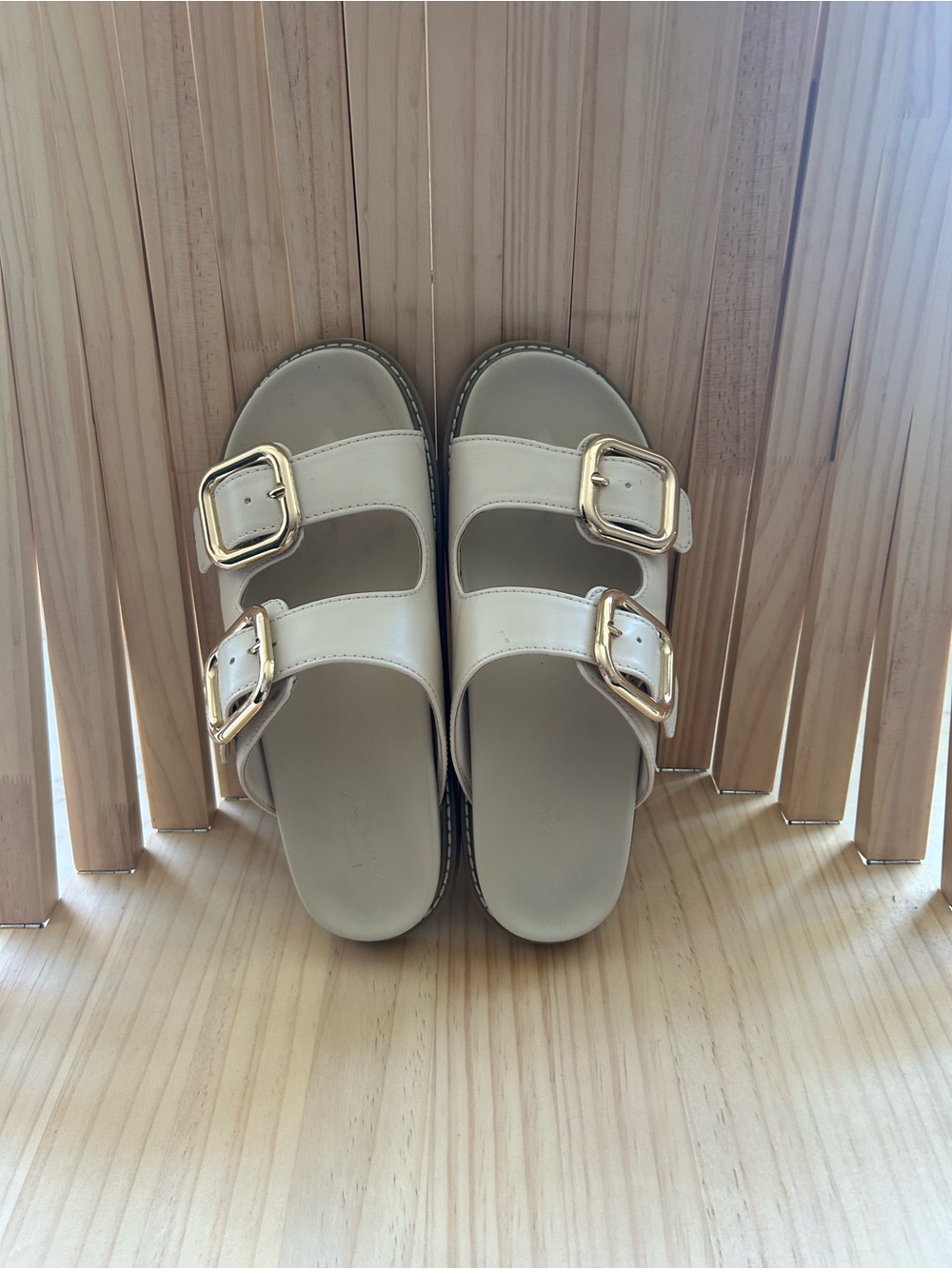 Womens Double-Buckle Slide Sandals in Cream size 7.5